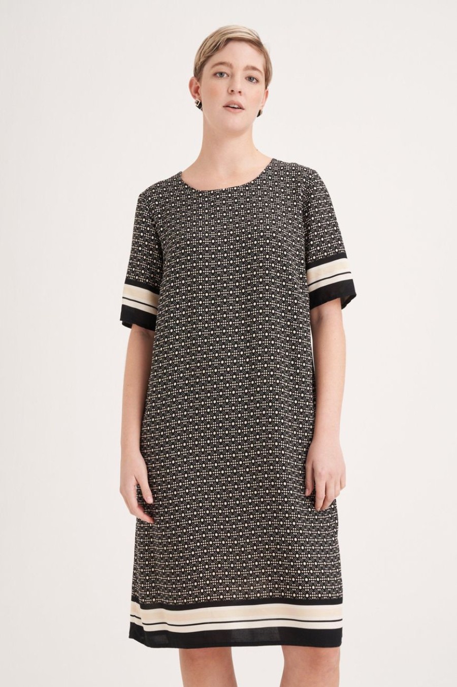 Clothing MILADYS | Printed A-Line Shift Dress Black Multi